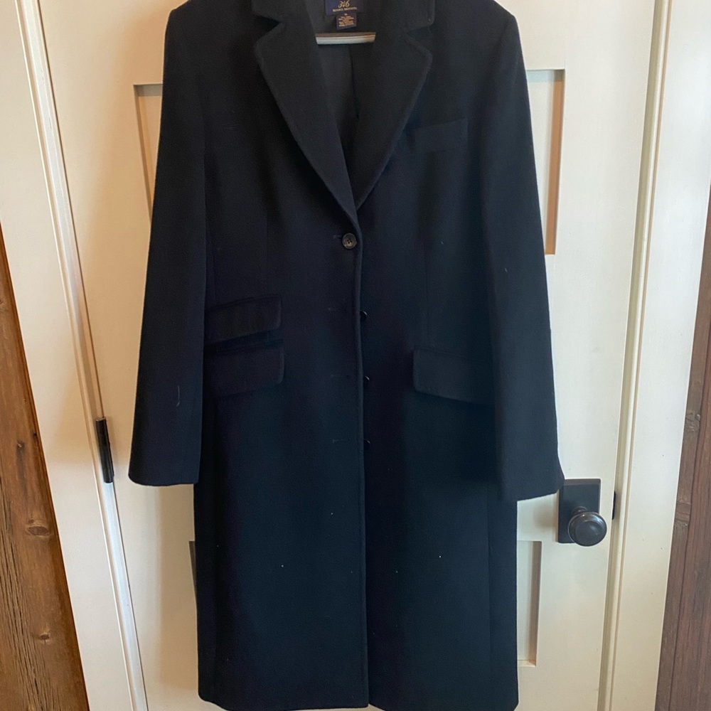 Womens 346 Brooks Brothers wool coat. Black. Size 10.